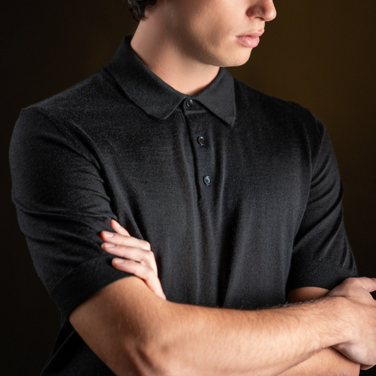 Polo en cachemire noir manches courtes