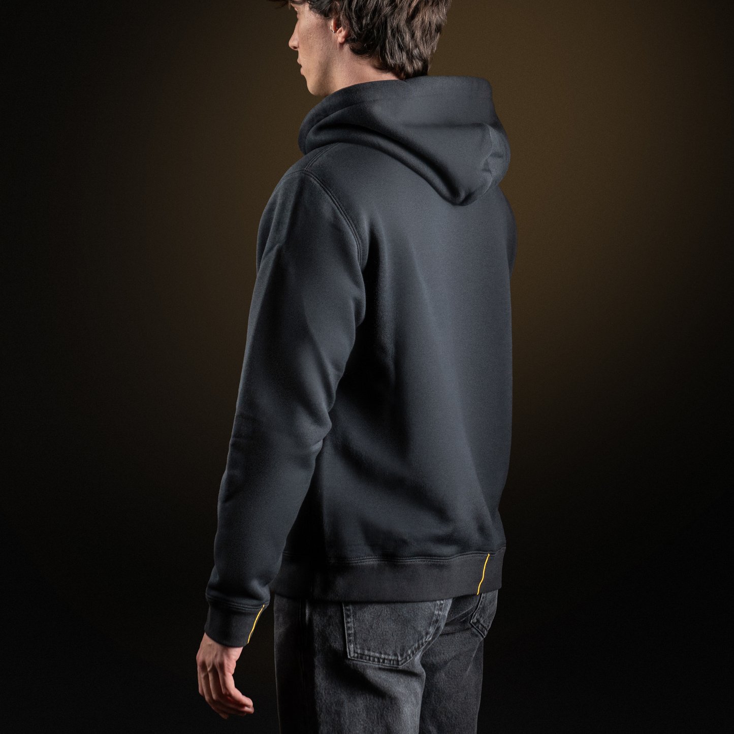 Sudadera con capucha negra